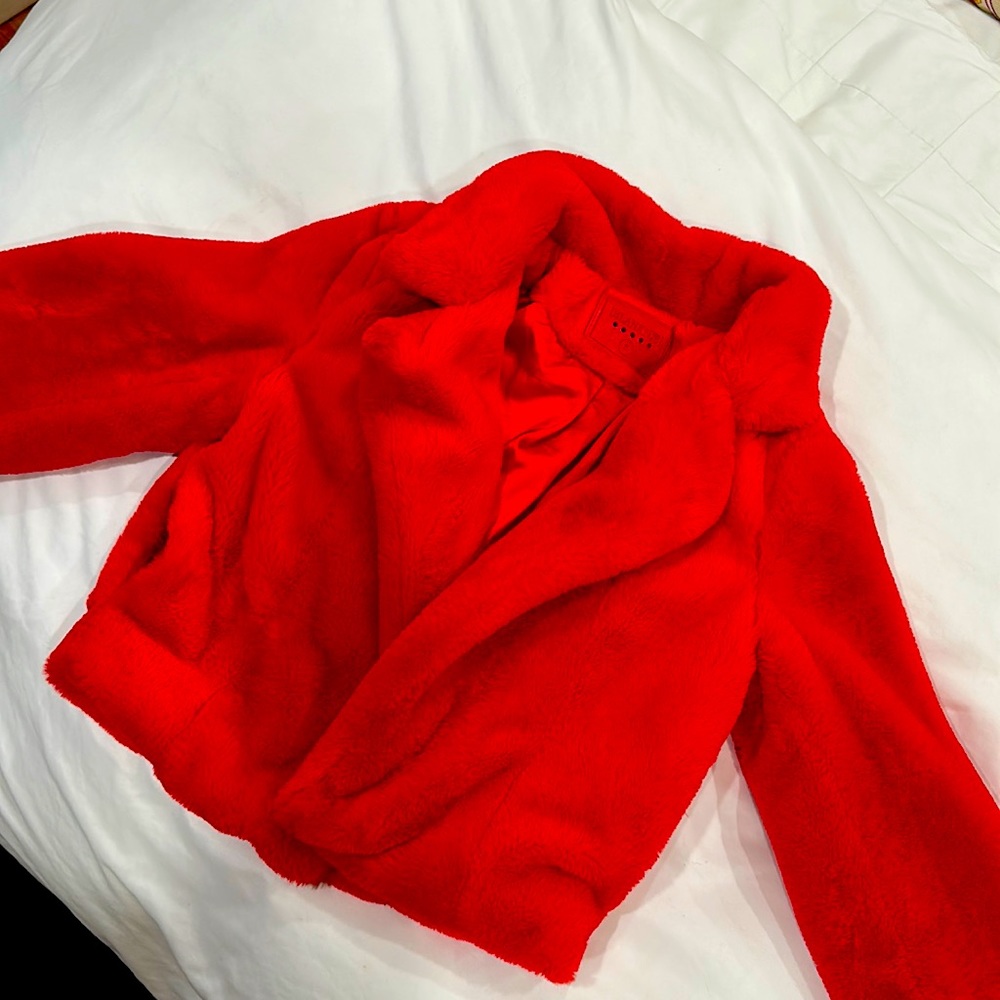 Fierce red faux fur coat size small!! Like new. Only been in my closet!! ❤️❤️❤️